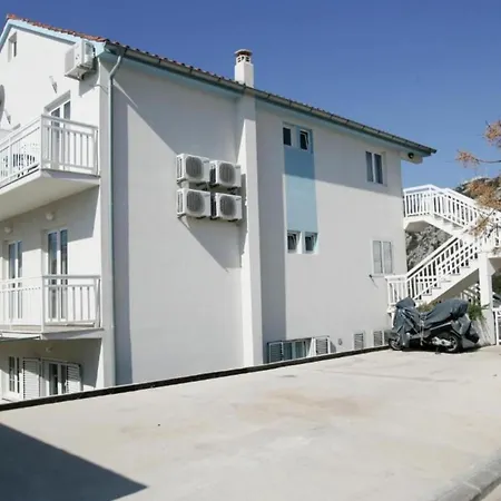 Trogrli - With Balcony And Sea View