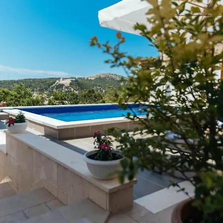 Trogrli - With Balcony And Sea View Apartmán