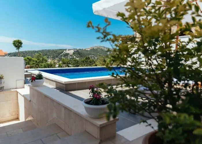 Trogrli - With Balcony And Sea View 公寓