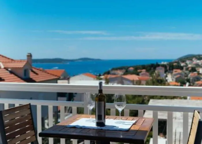 Trogrli - With Balcony And Sea View Hvar Town